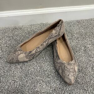 Restricted Snakeskin Pattern Loafers